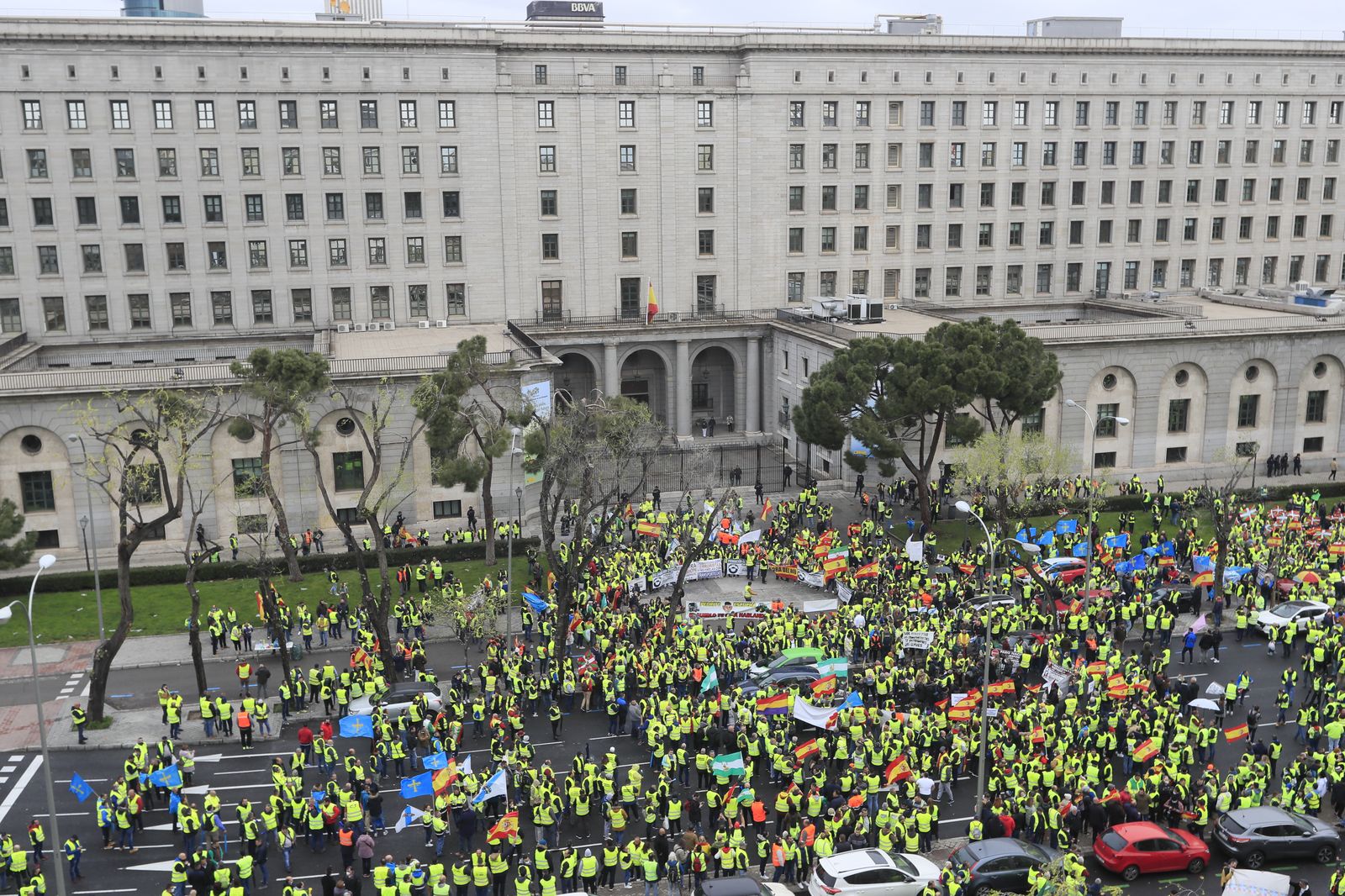 Miles de transportistas protestan en Madrid y corean: "Mañana a trabajar"