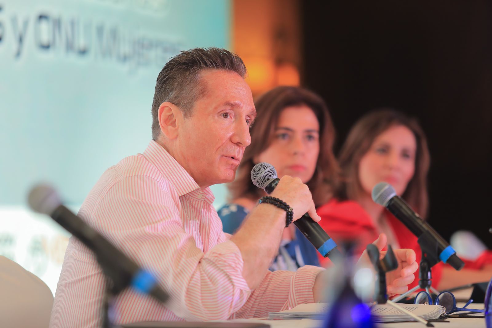 Banca mexicana reconoce que guerra en Ucrania reduce previsión de crecimiento